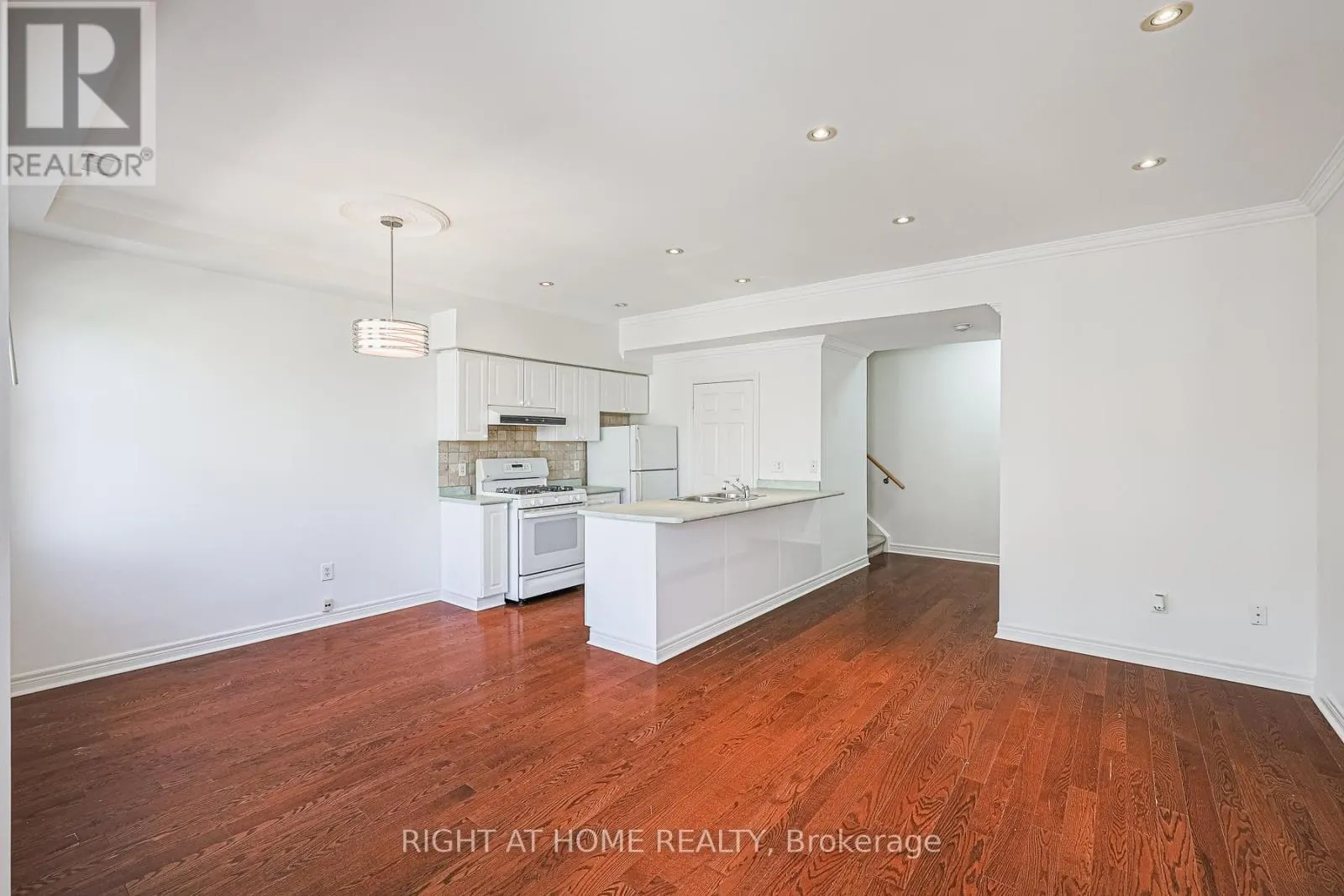 78 - 760 LAWRENCE AVENUE W