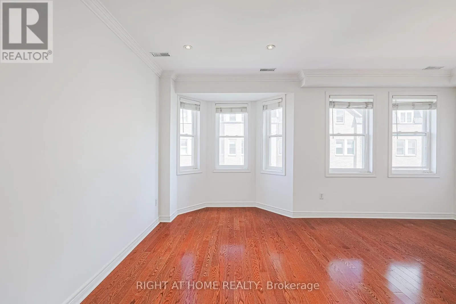 78 - 760 LAWRENCE AVENUE W