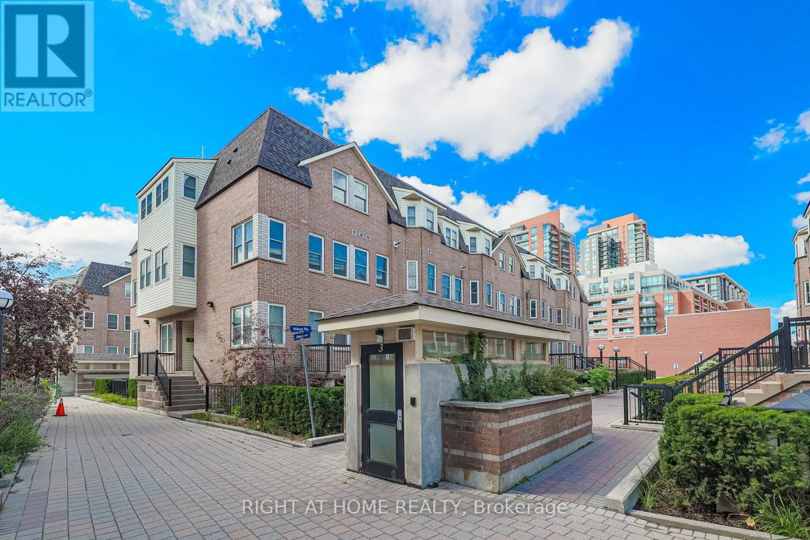 78 - 760 LAWRENCE AVENUE W