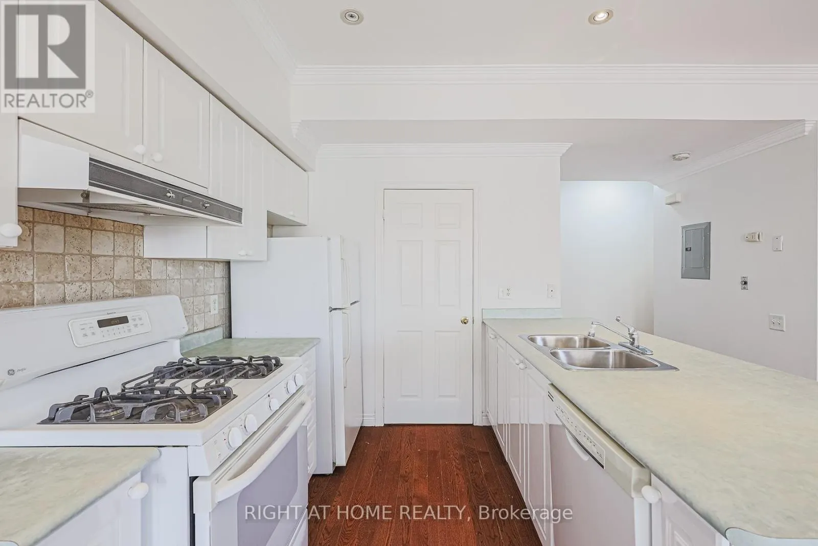 78 - 760 LAWRENCE AVENUE W