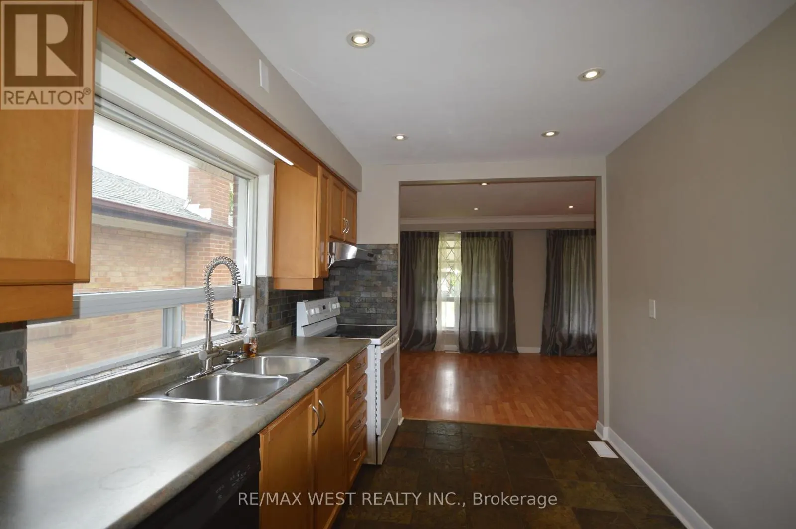 MAIN - 23 BAIRSTOW CRESCENT