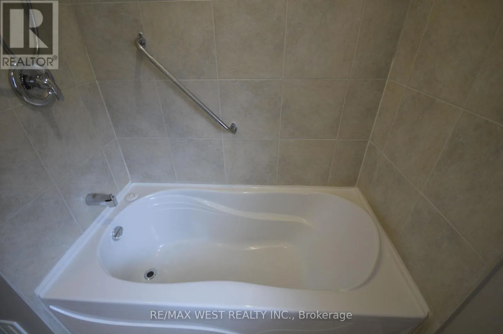 MAIN - 23 BAIRSTOW CRESCENT
