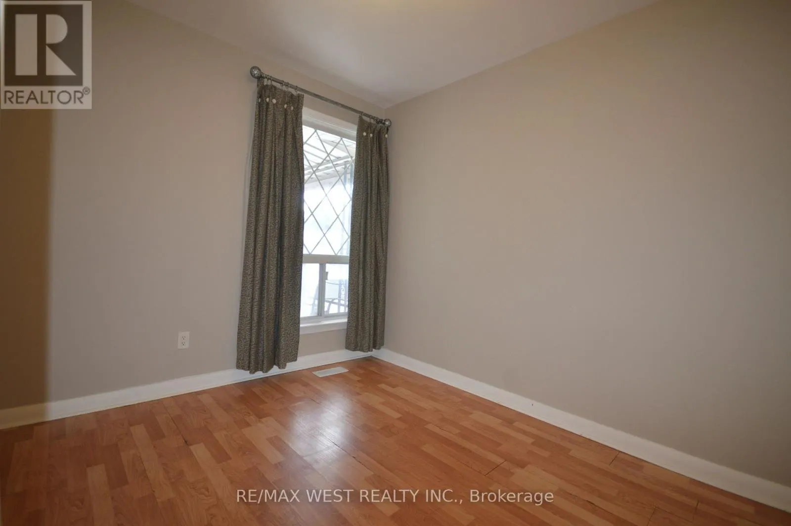 MAIN - 23 BAIRSTOW CRESCENT