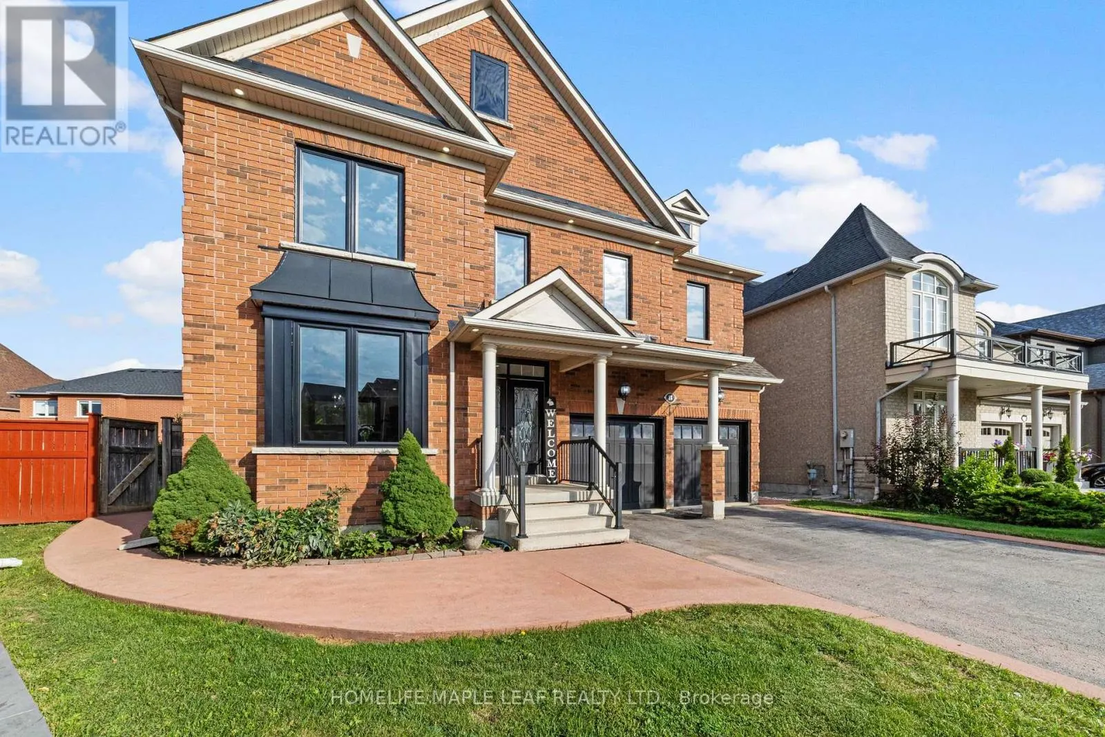 18 REGIS CIRCLE