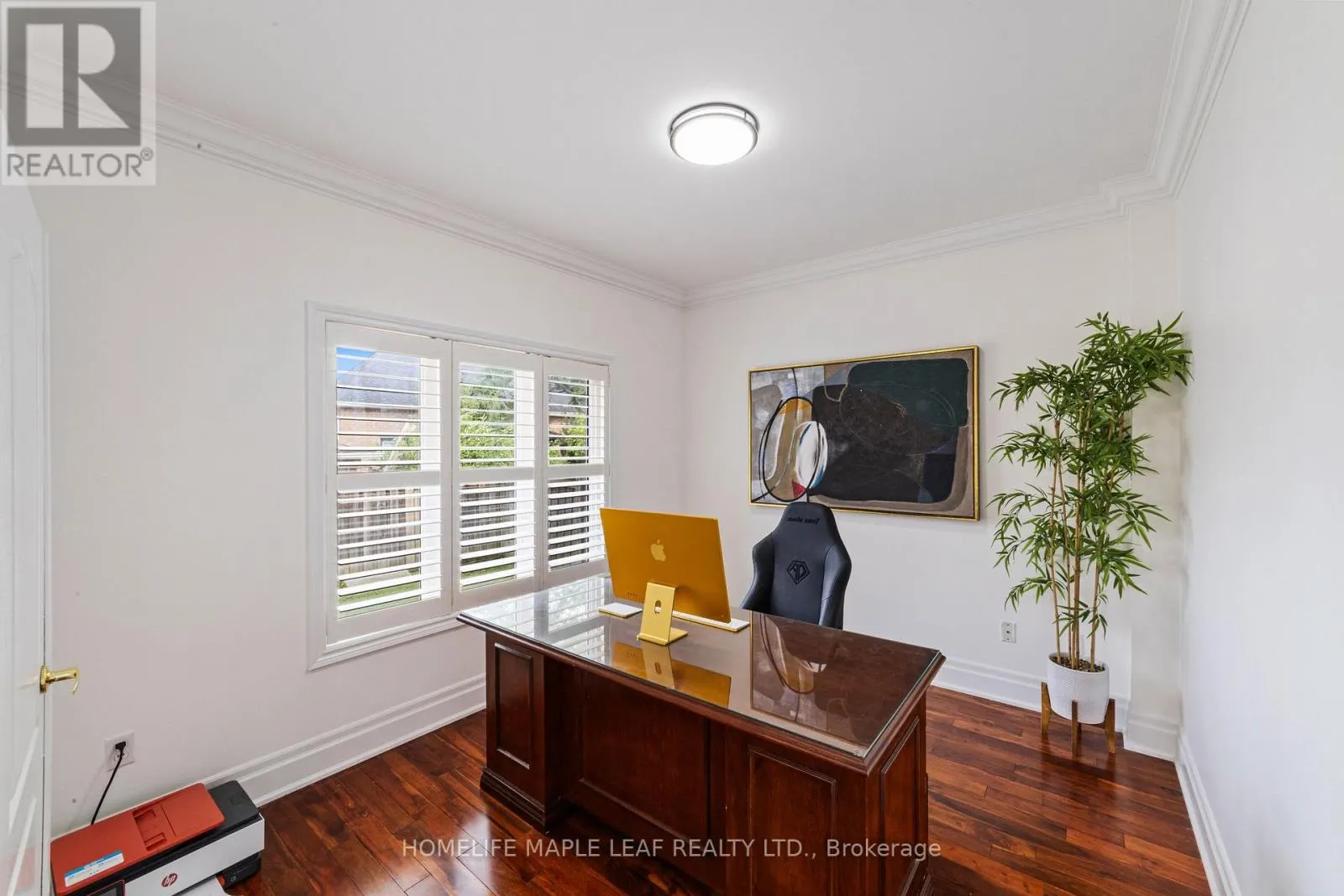 18 REGIS CIRCLE
