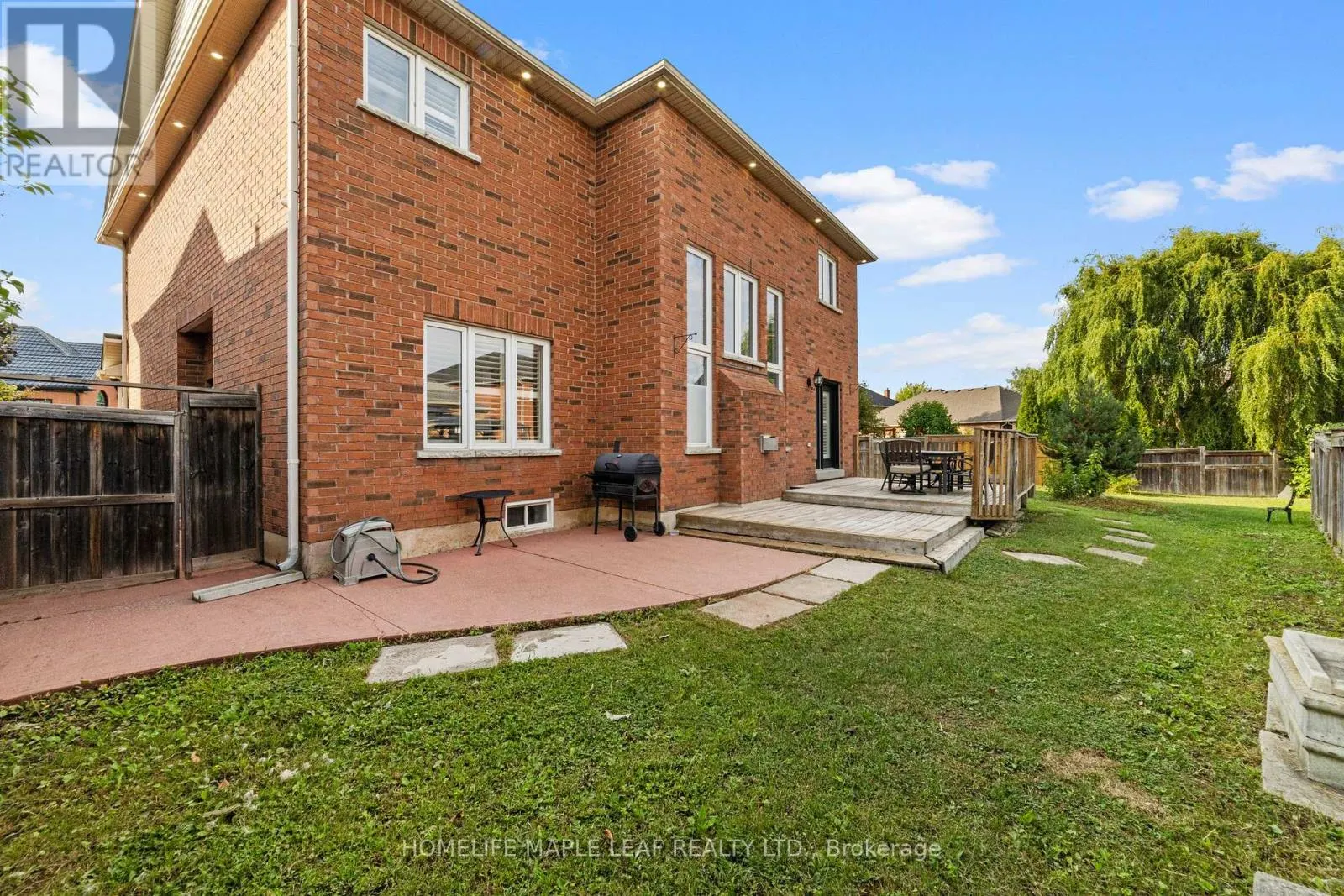 18 REGIS CIRCLE