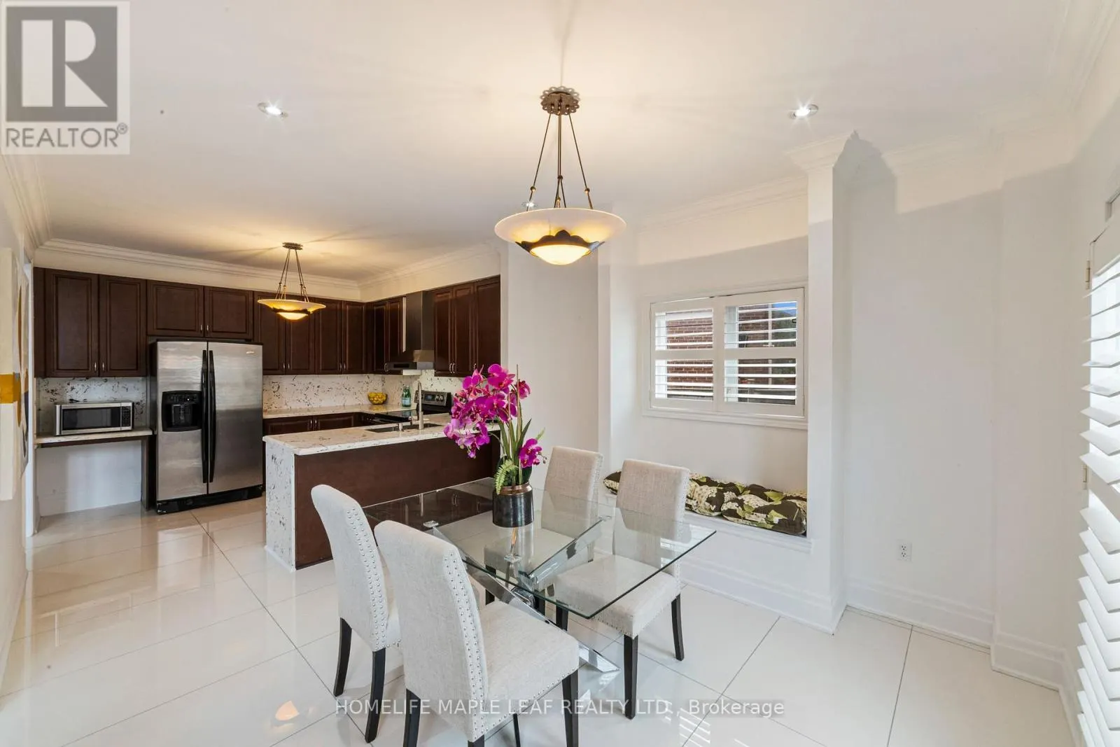 18 REGIS CIRCLE