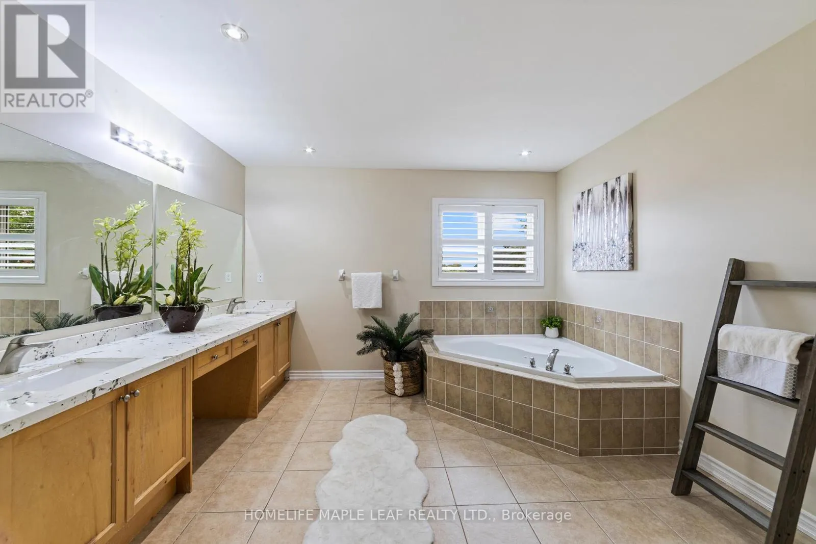 18 REGIS CIRCLE