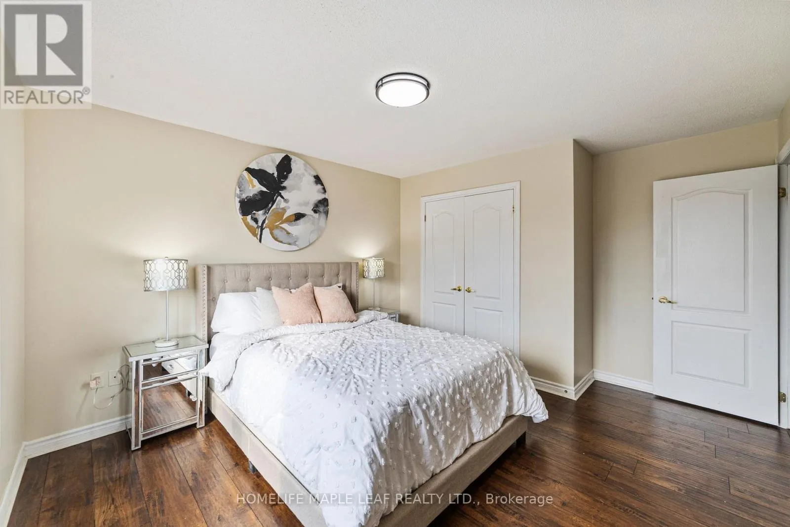 18 REGIS CIRCLE