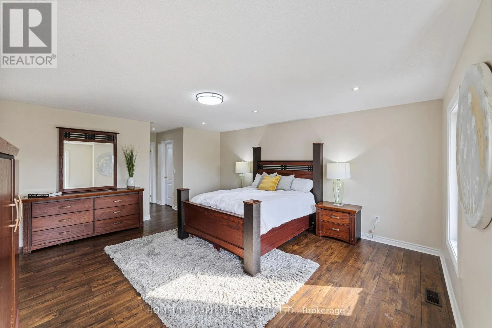 18 REGIS CIRCLE