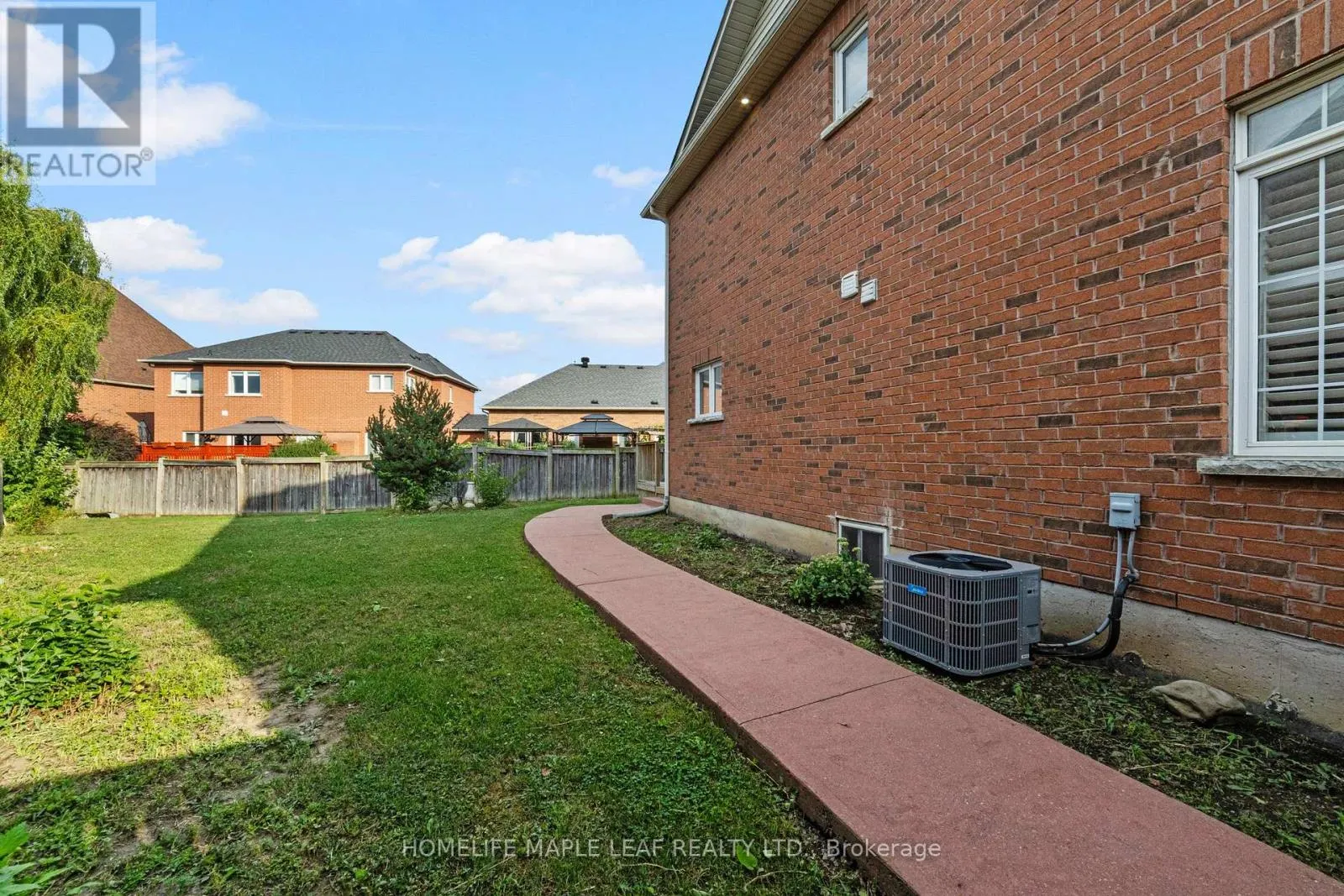 18 REGIS CIRCLE