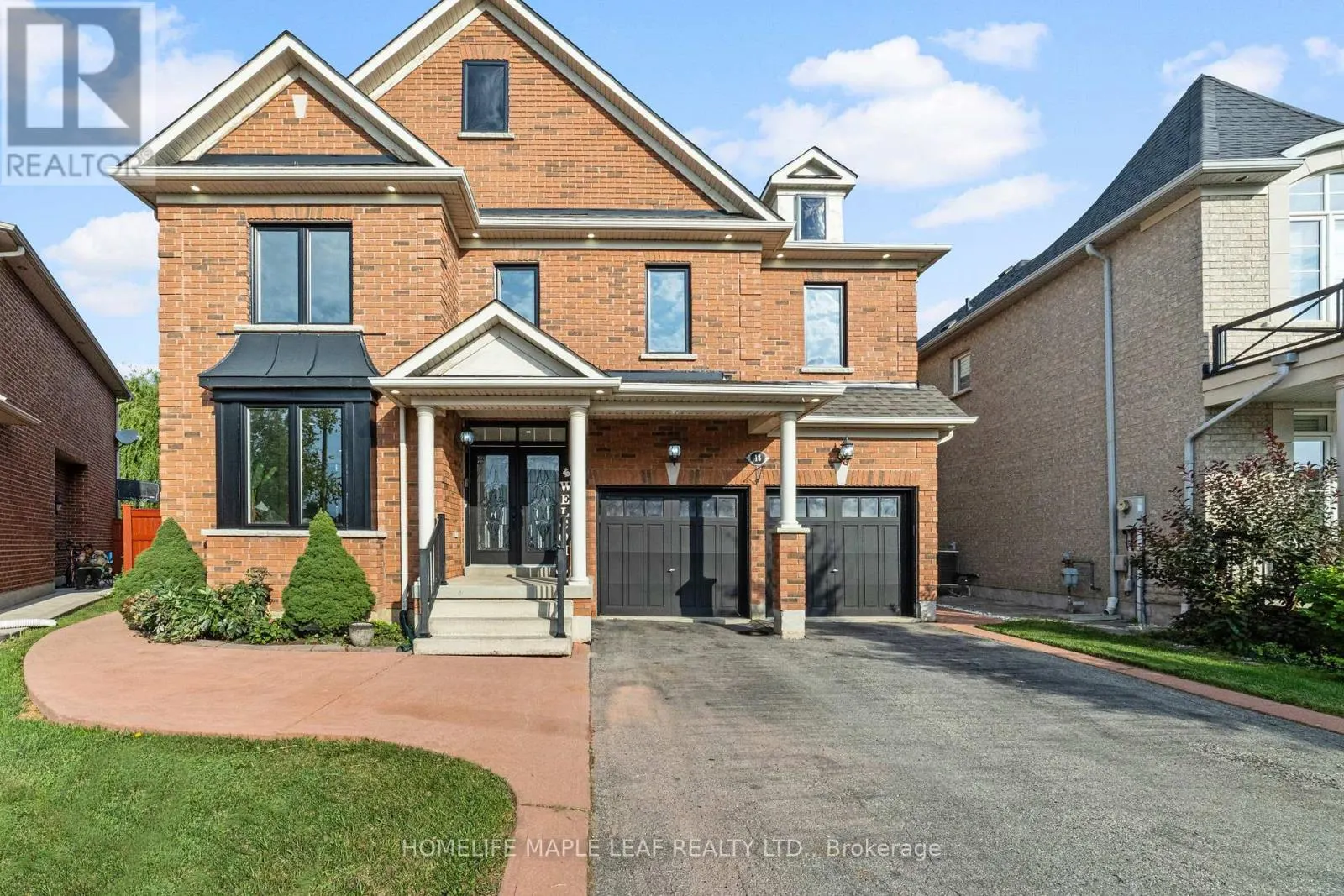 18 REGIS CIRCLE