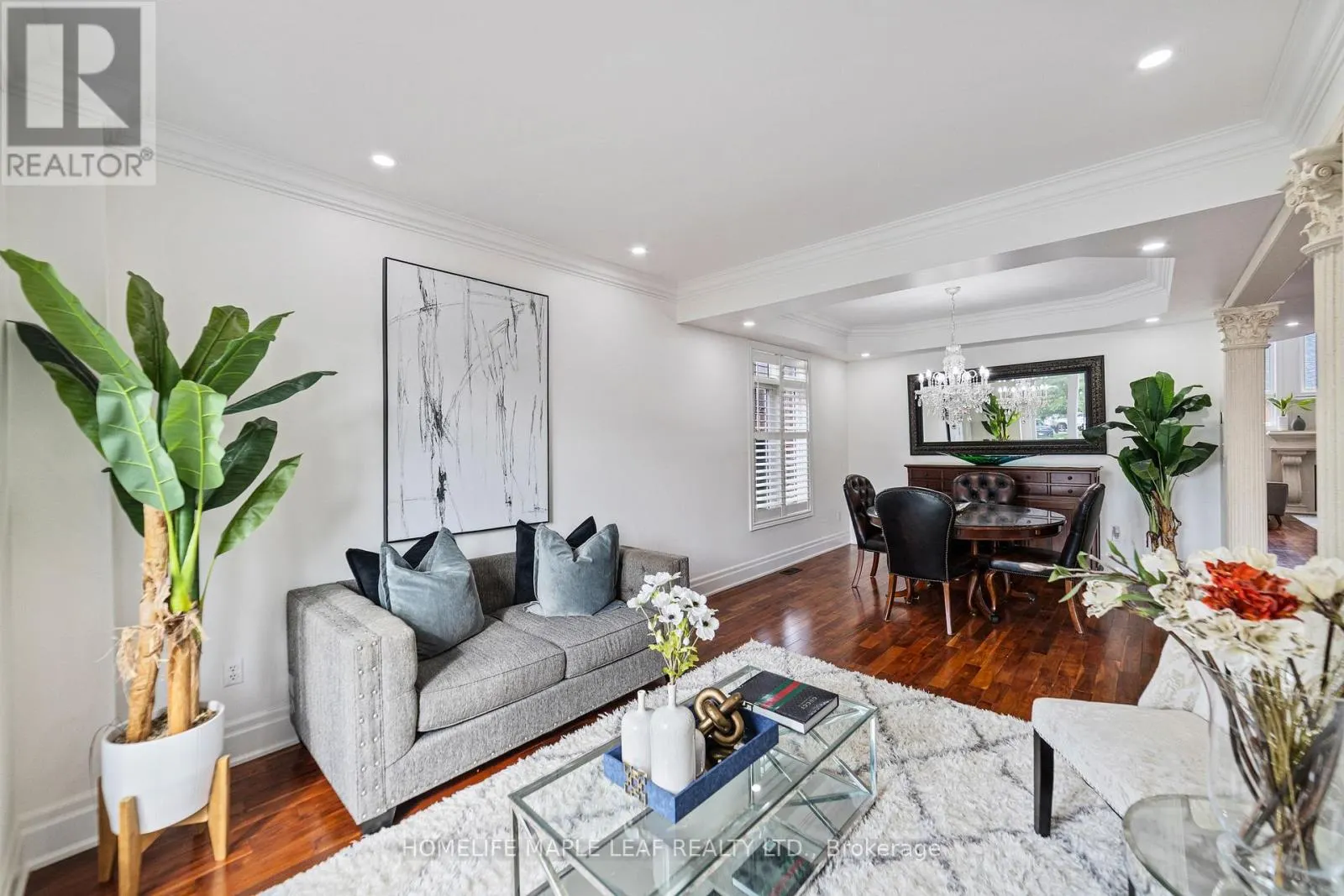18 REGIS CIRCLE