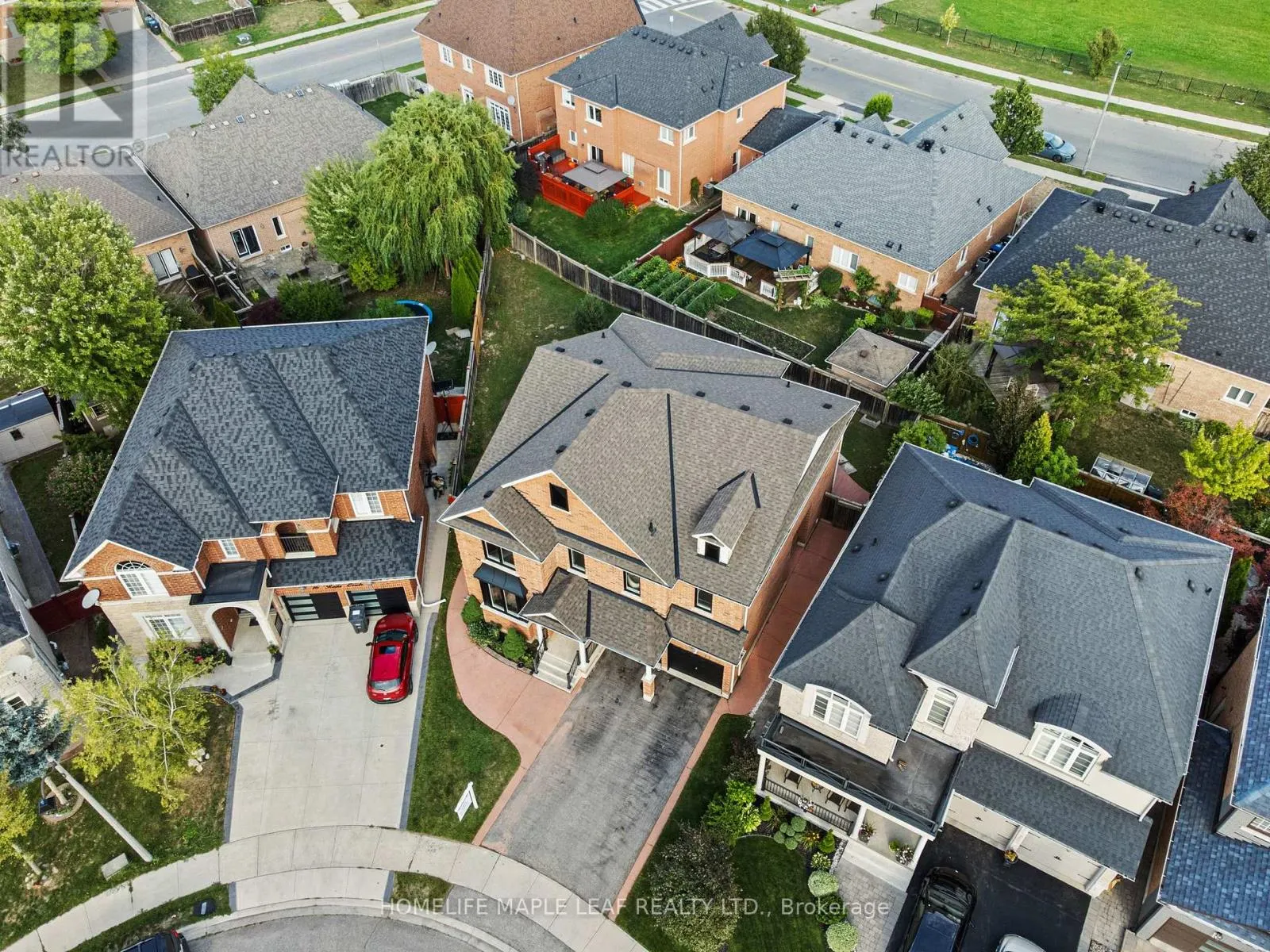 18 REGIS CIRCLE
