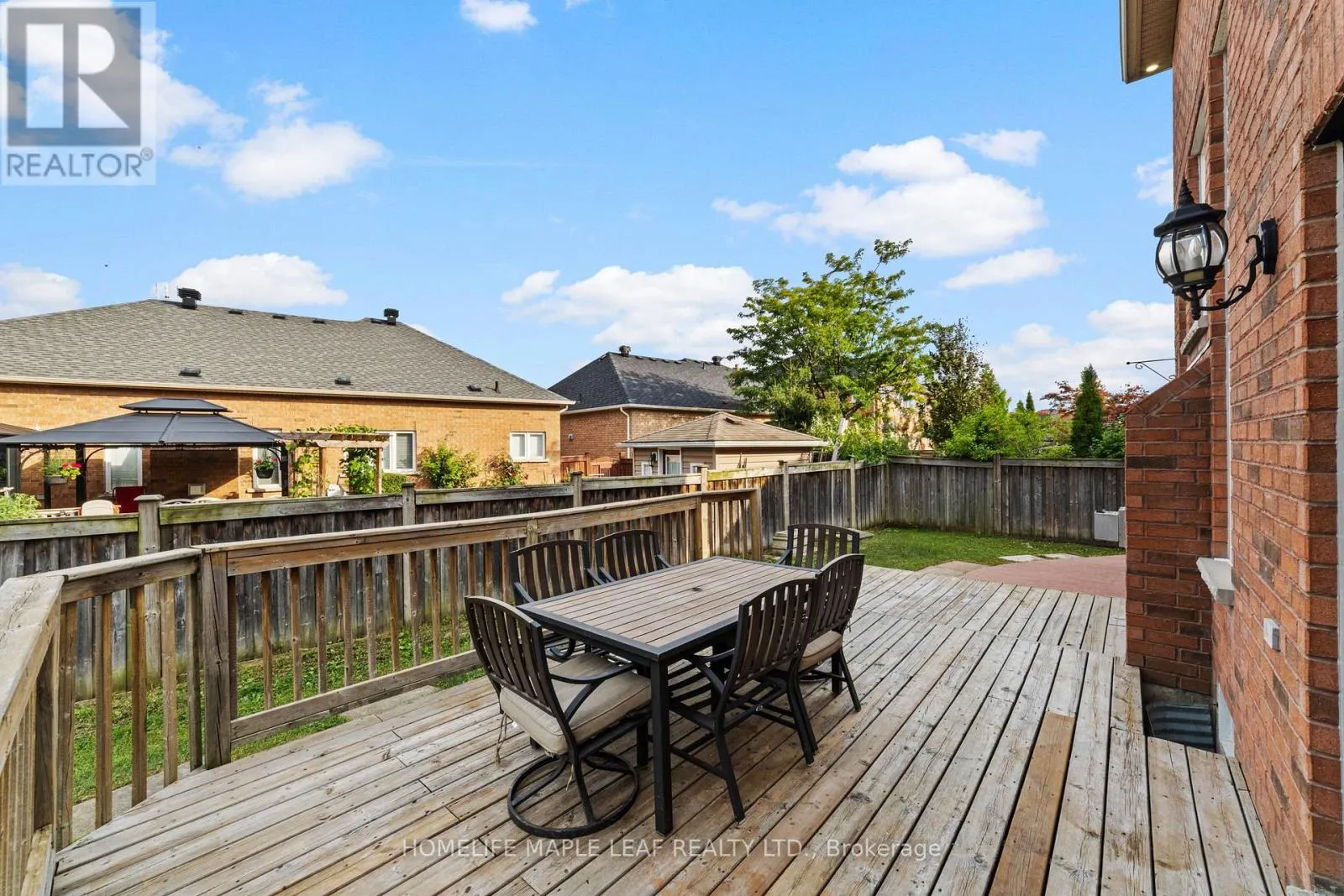 18 REGIS CIRCLE