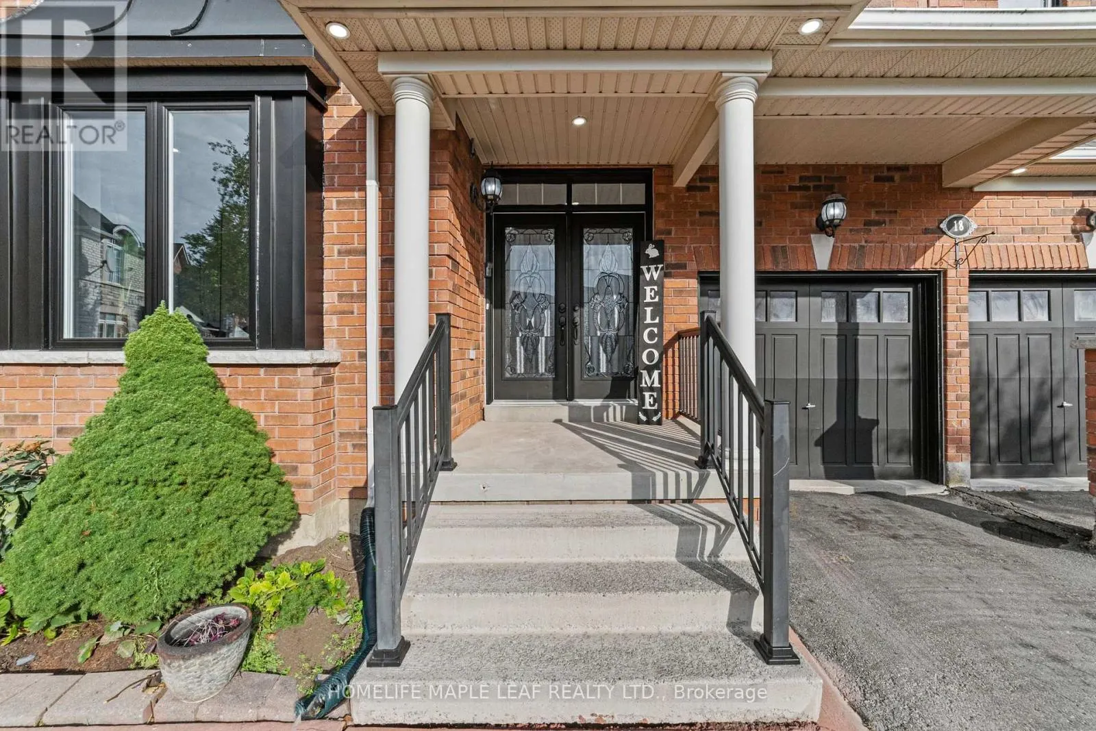 18 REGIS CIRCLE