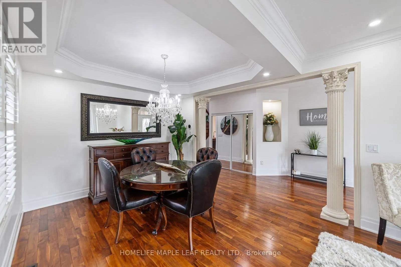 18 REGIS CIRCLE