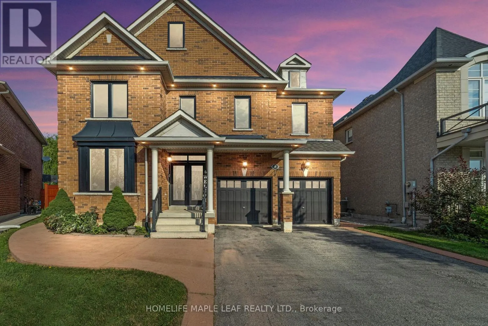 18 REGIS CIRCLE