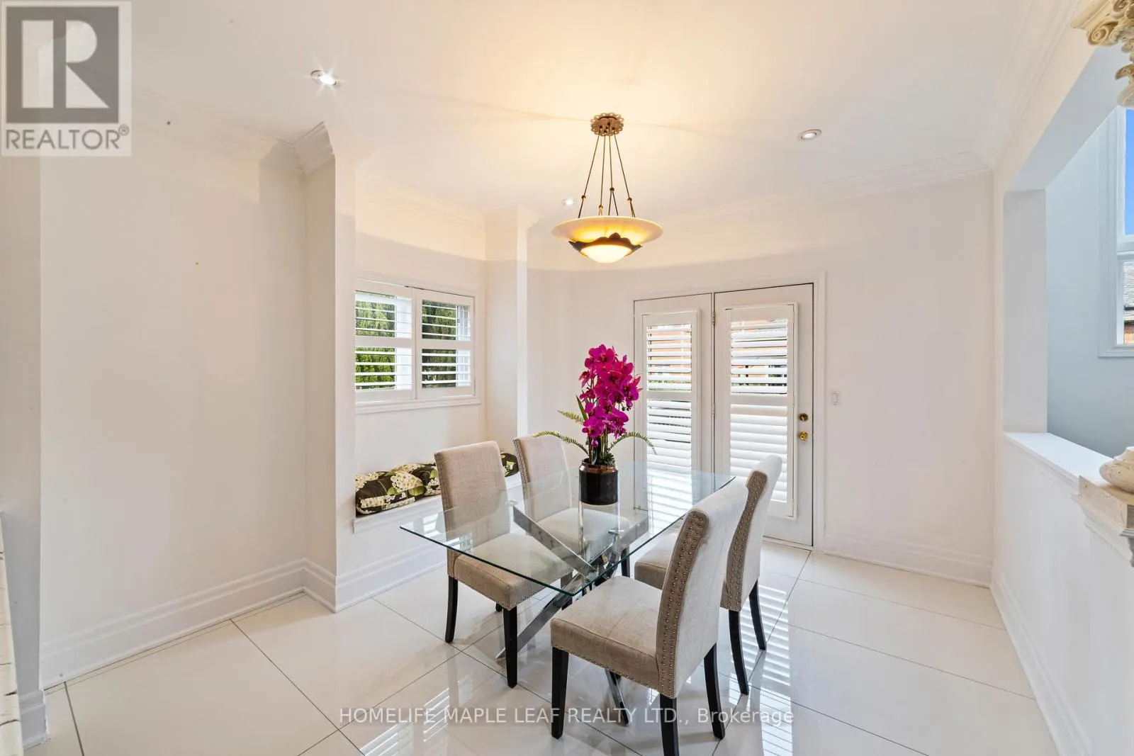 18 REGIS CIRCLE