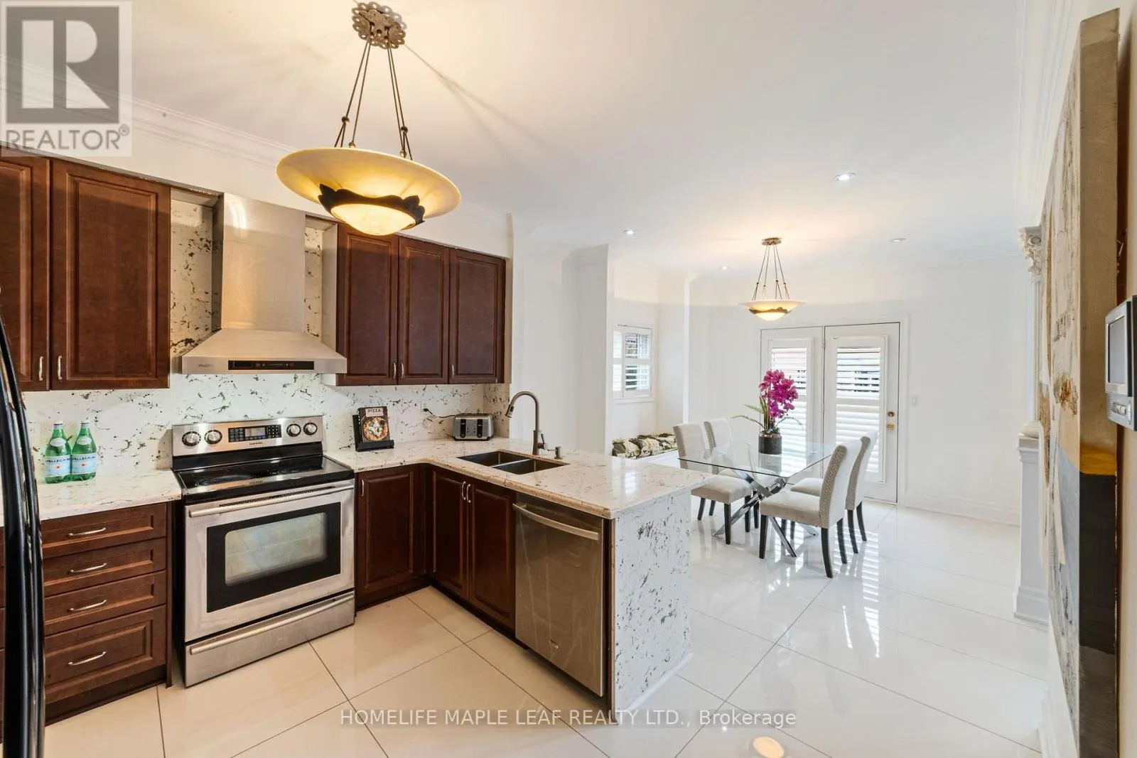 18 REGIS CIRCLE