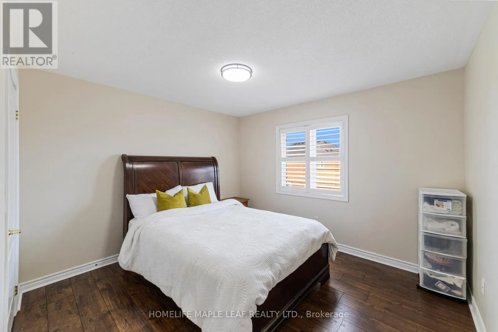 18 REGIS CIRCLE
