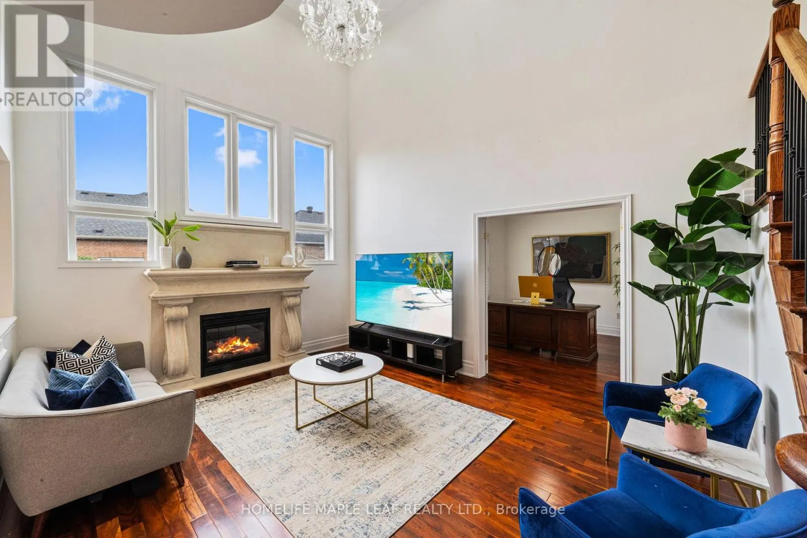 18 REGIS CIRCLE