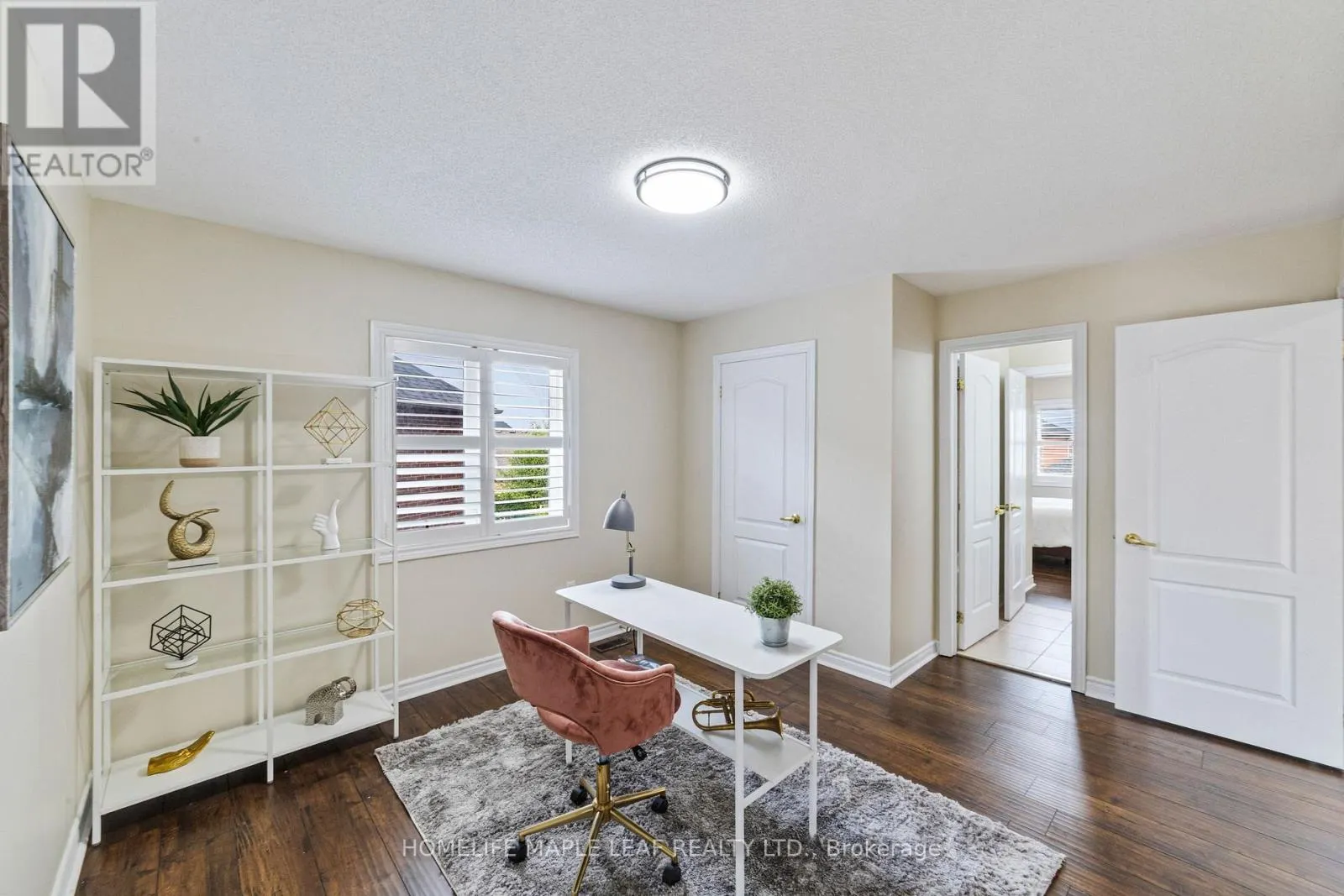 18 REGIS CIRCLE