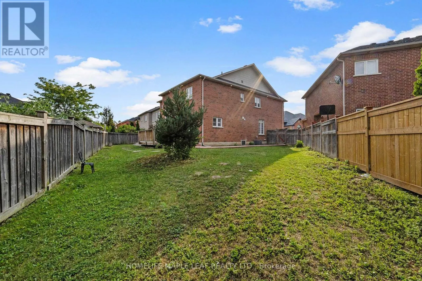 18 REGIS CIRCLE