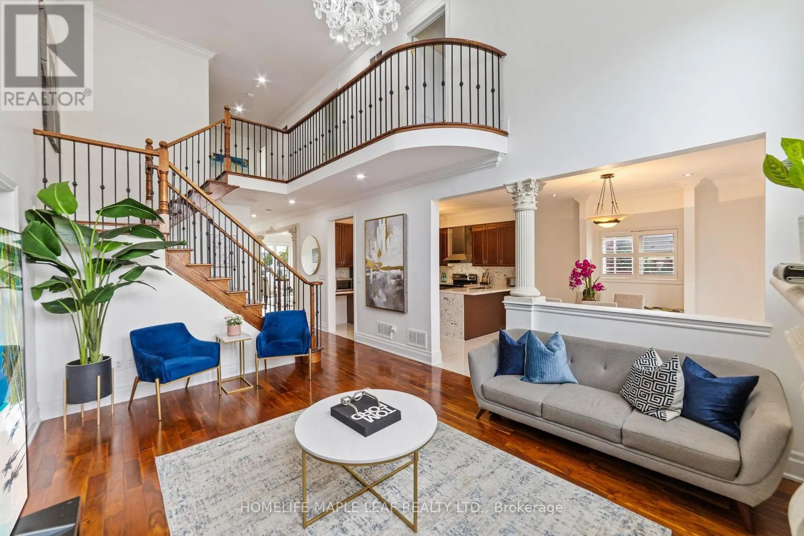 18 REGIS CIRCLE