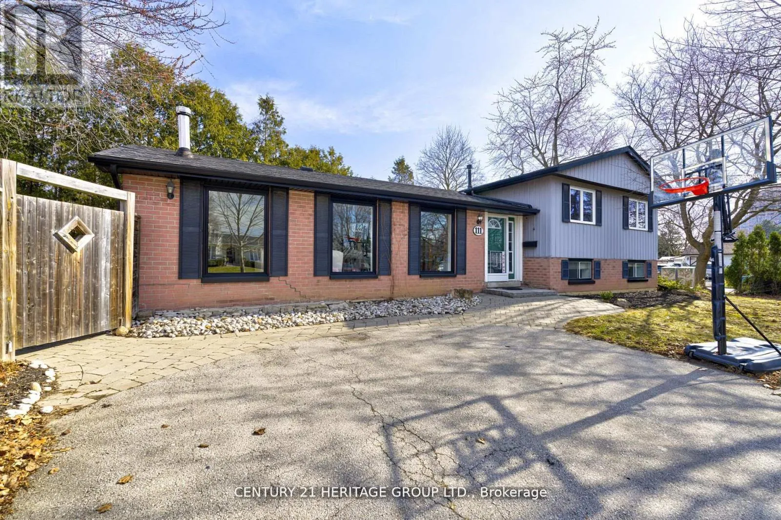 111 LORNE SCOTS DRIVE