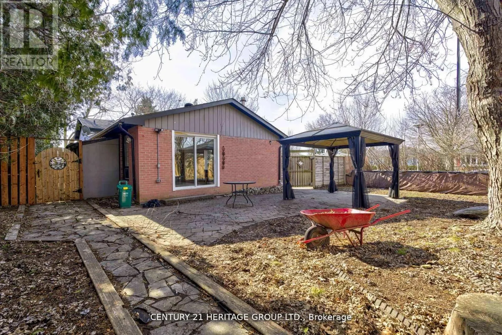 111 LORNE SCOTS DRIVE