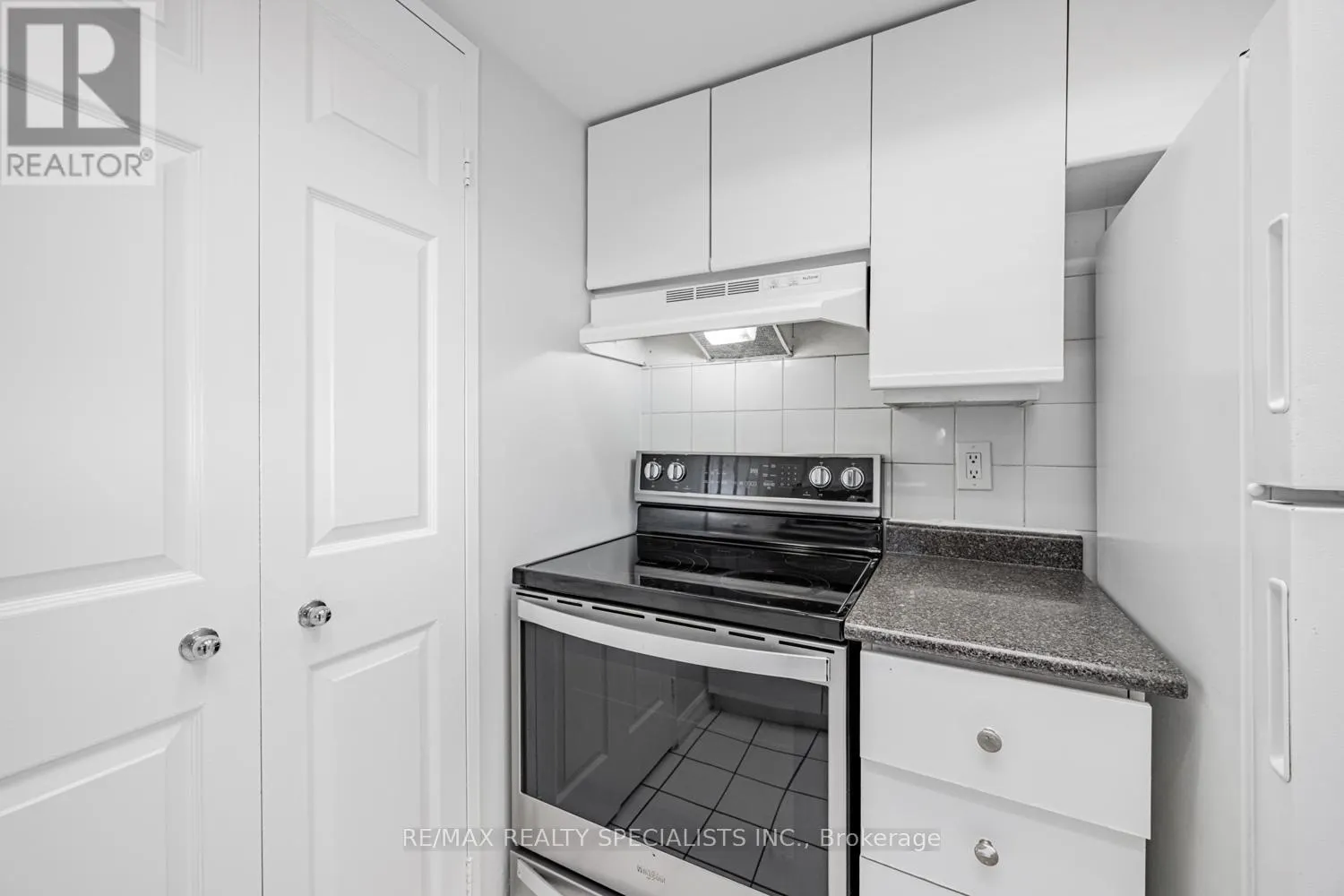 1405 - 285 ENFIELD PLACE