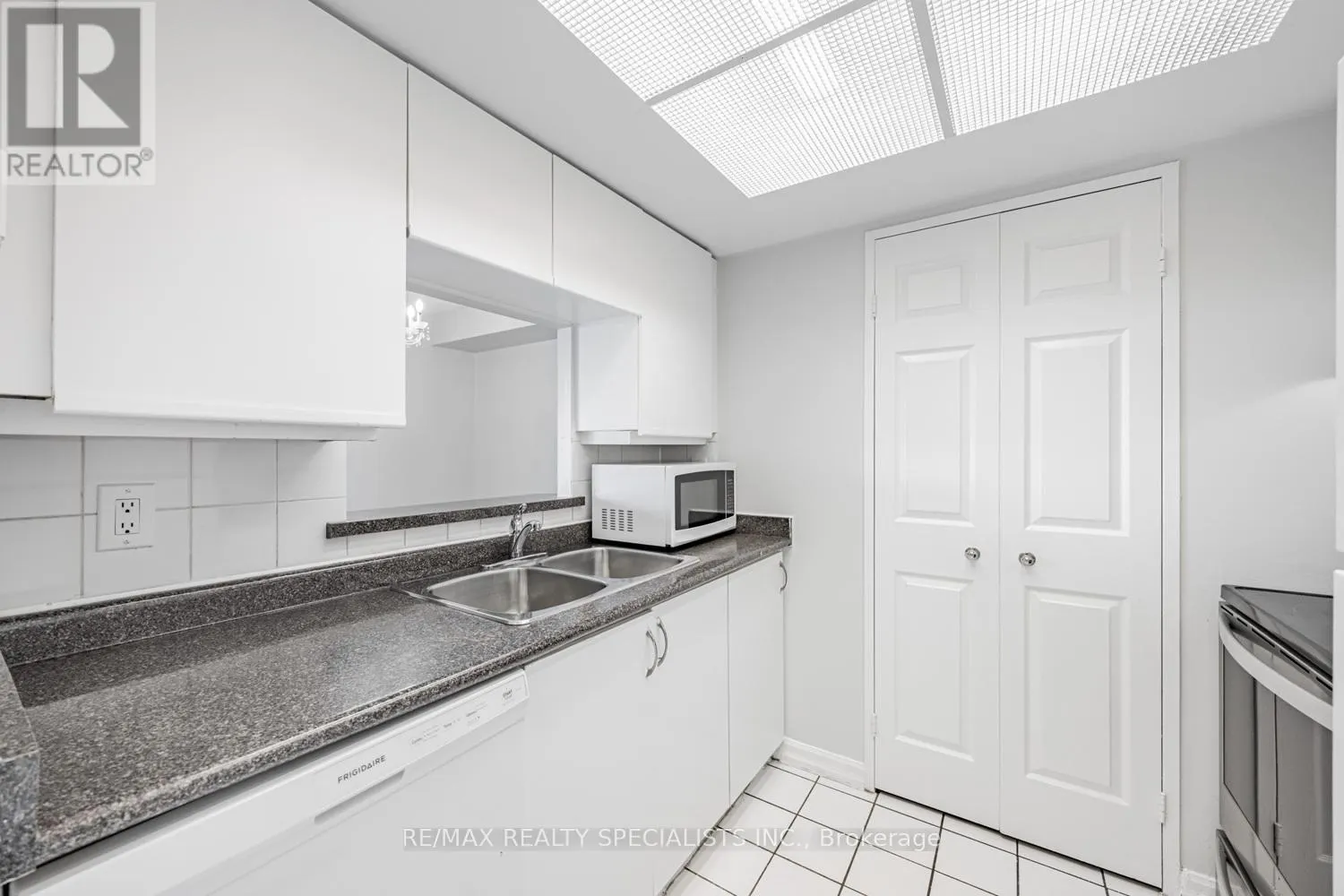 1405 - 285 ENFIELD PLACE
