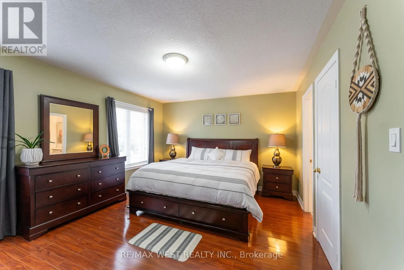 8 YELLOW AVENS BOULEVARD