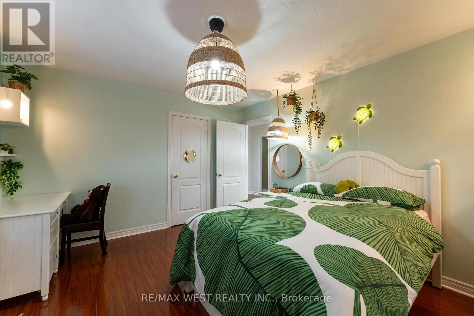 8 YELLOW AVENS BOULEVARD