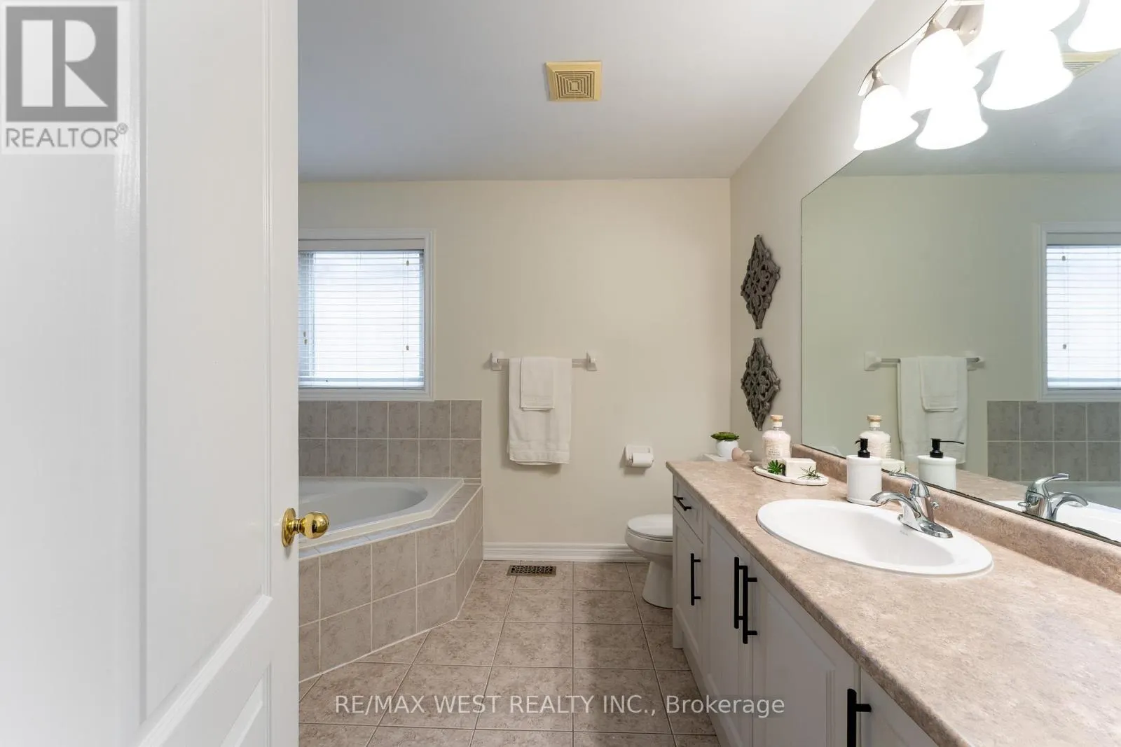 8 YELLOW AVENS BOULEVARD