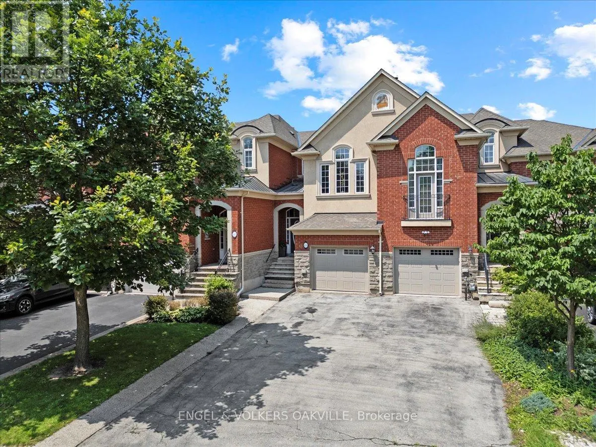 135 TAWNY CRESCENT