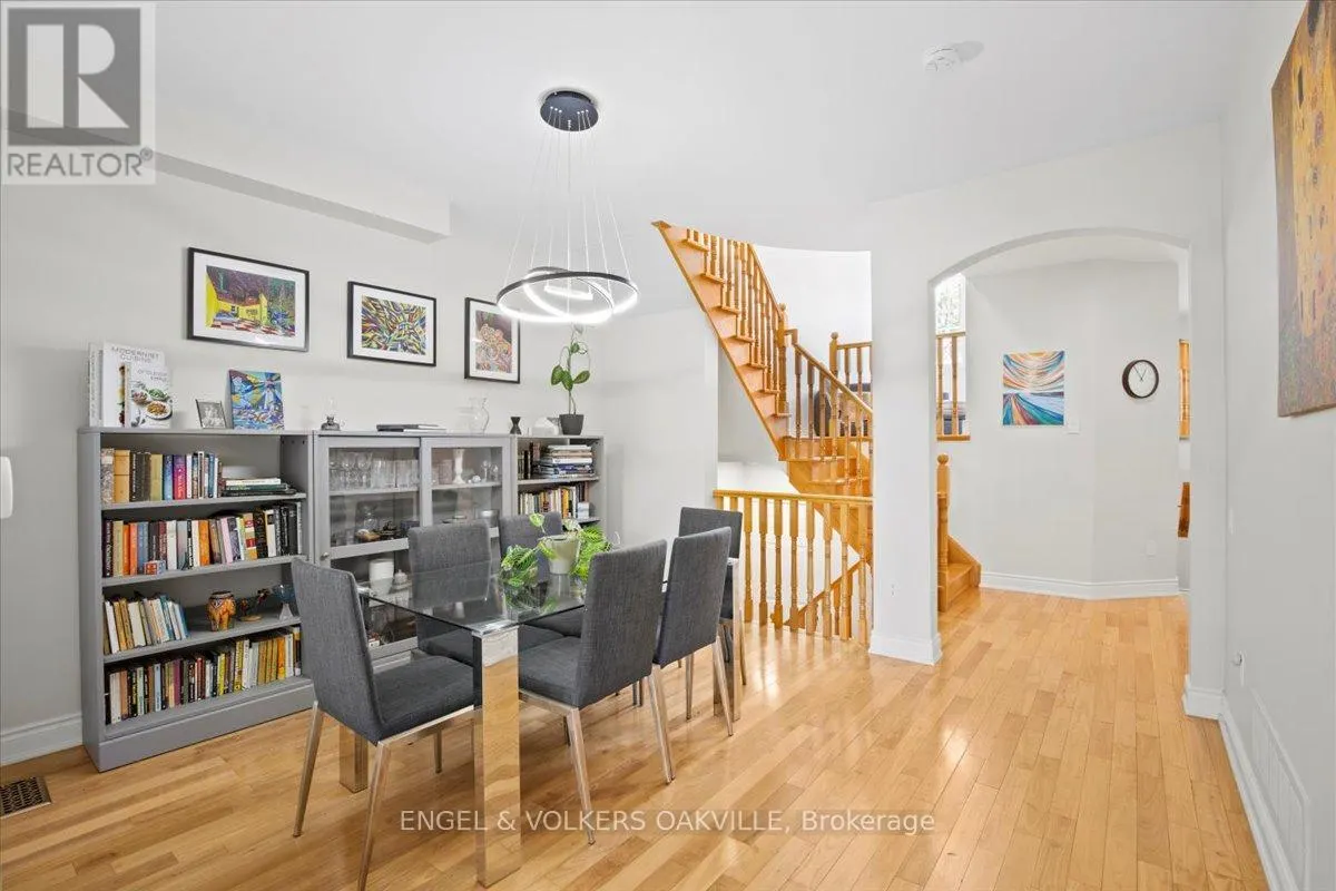 135 TAWNY CRESCENT