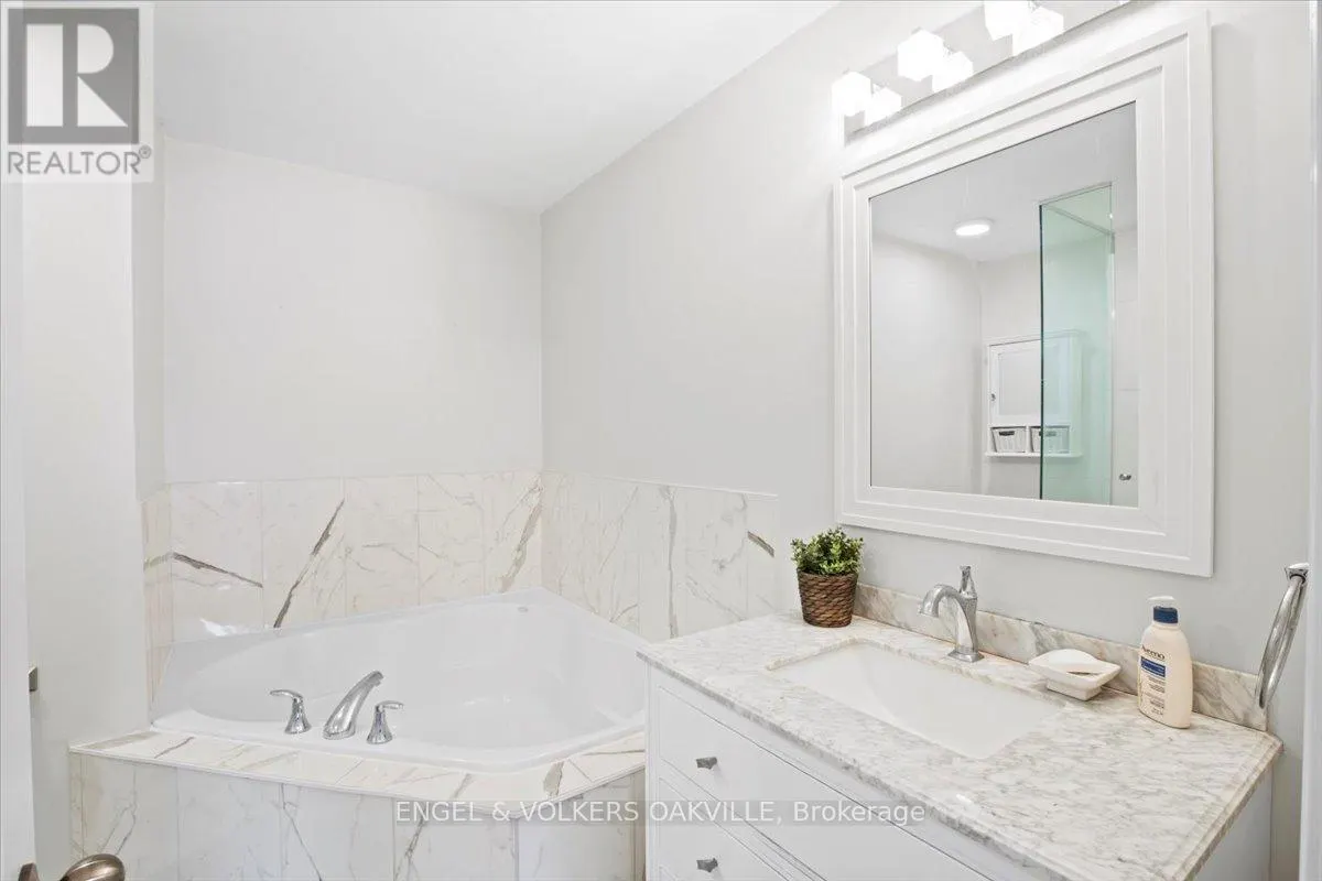 135 TAWNY CRESCENT