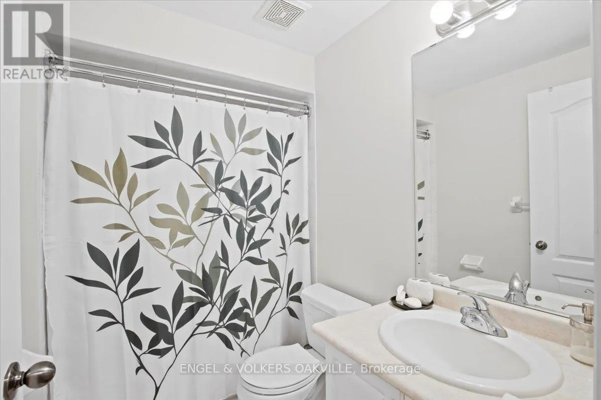 135 TAWNY CRESCENT