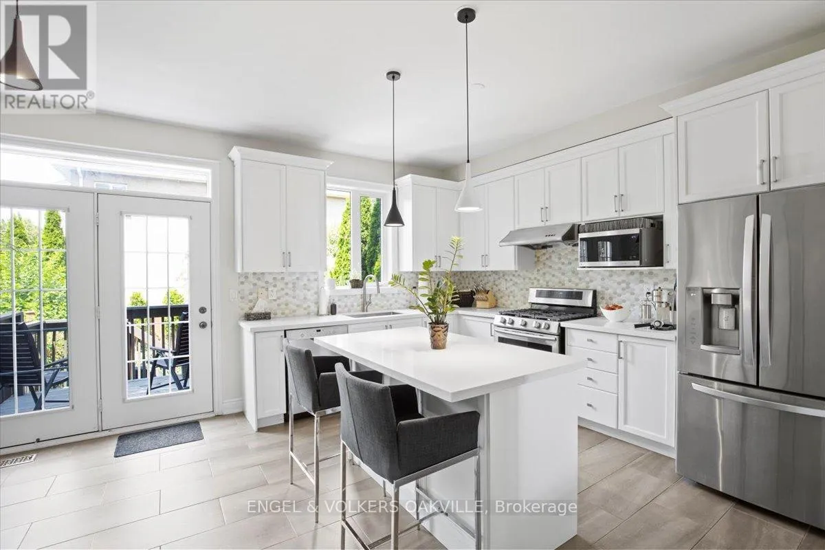 135 TAWNY CRESCENT