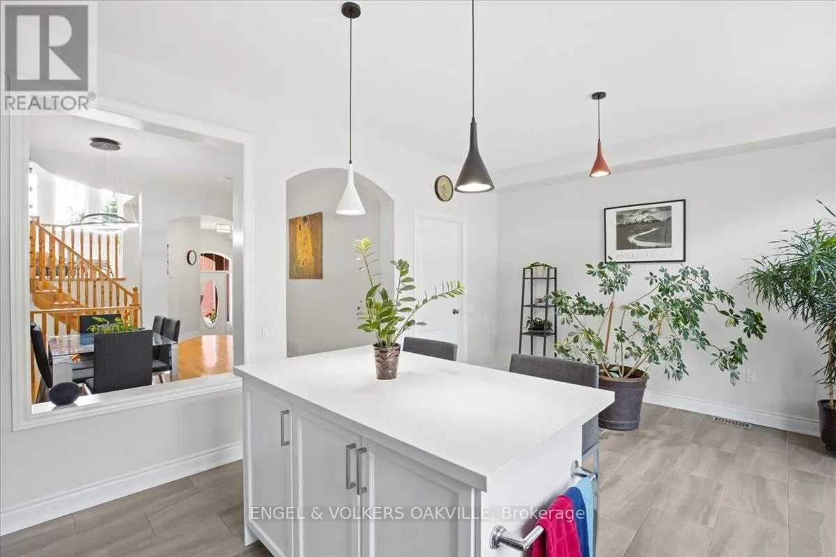 135 TAWNY CRESCENT