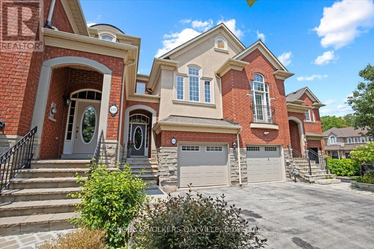 135 TAWNY CRESCENT