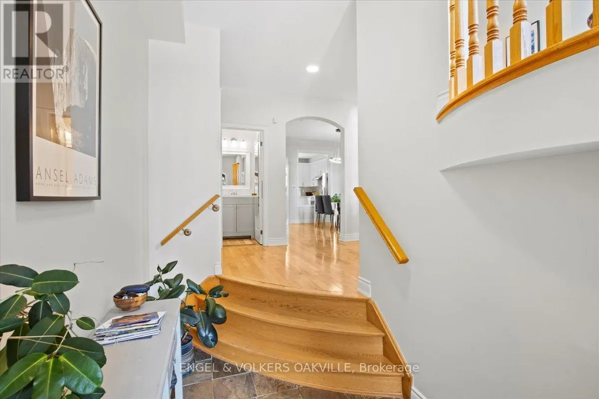 135 TAWNY CRESCENT