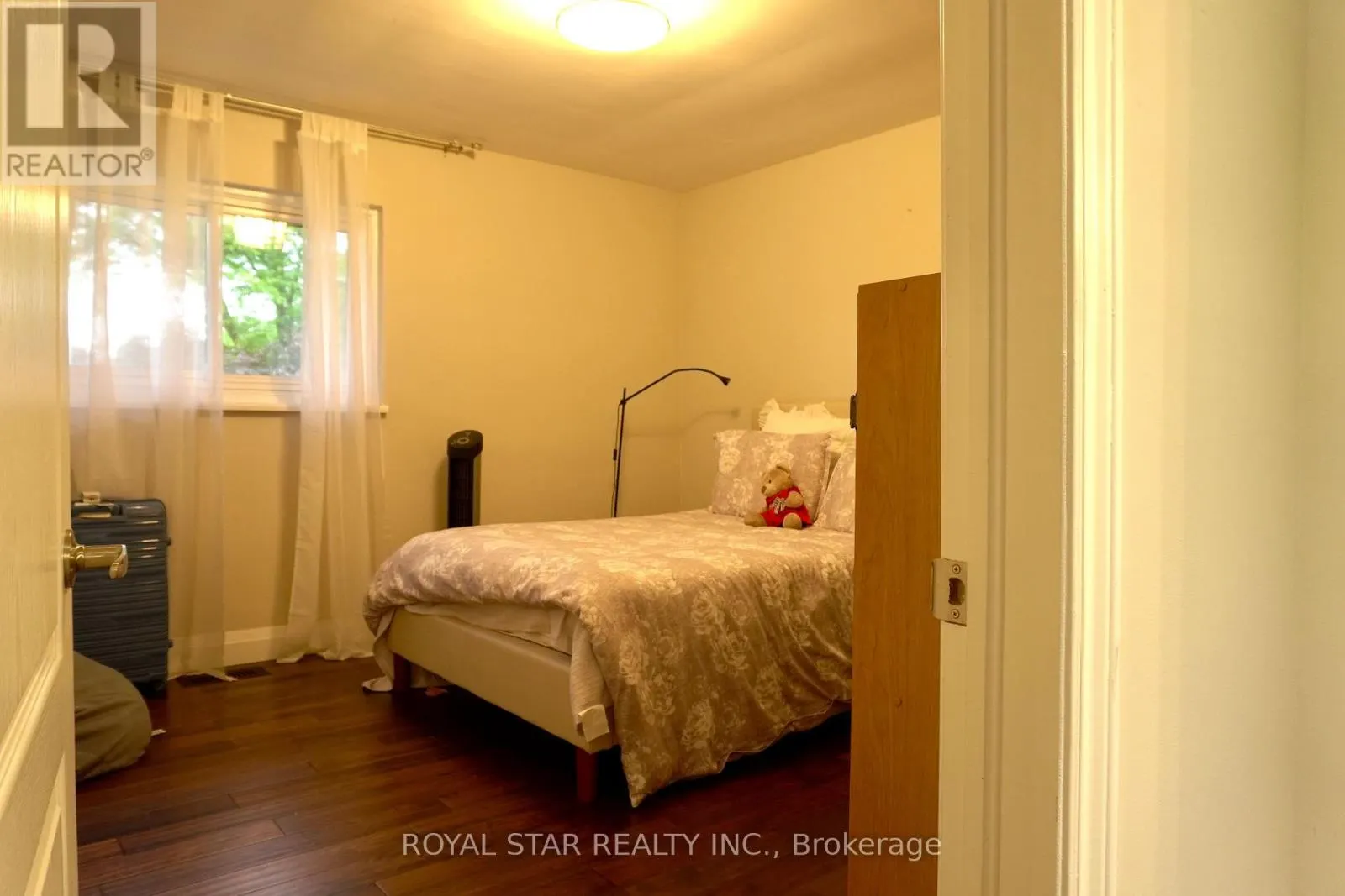 27 MATLOCK AVENUE