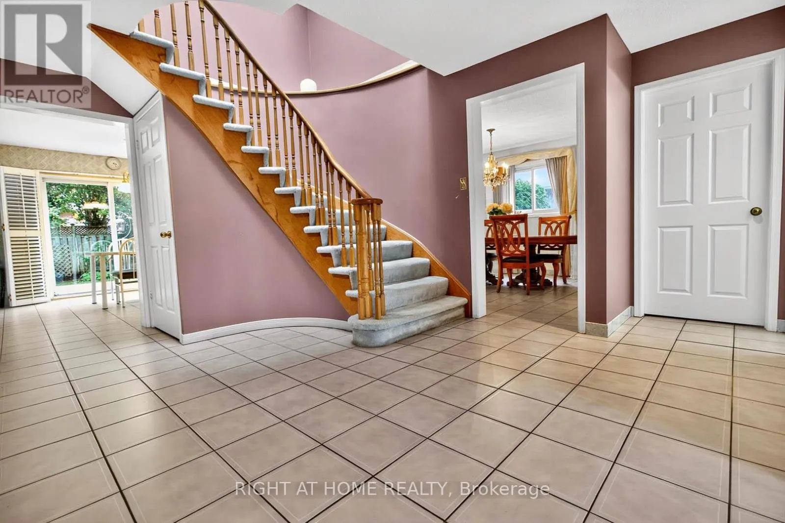 1084 GRANDEUR CRESCENT