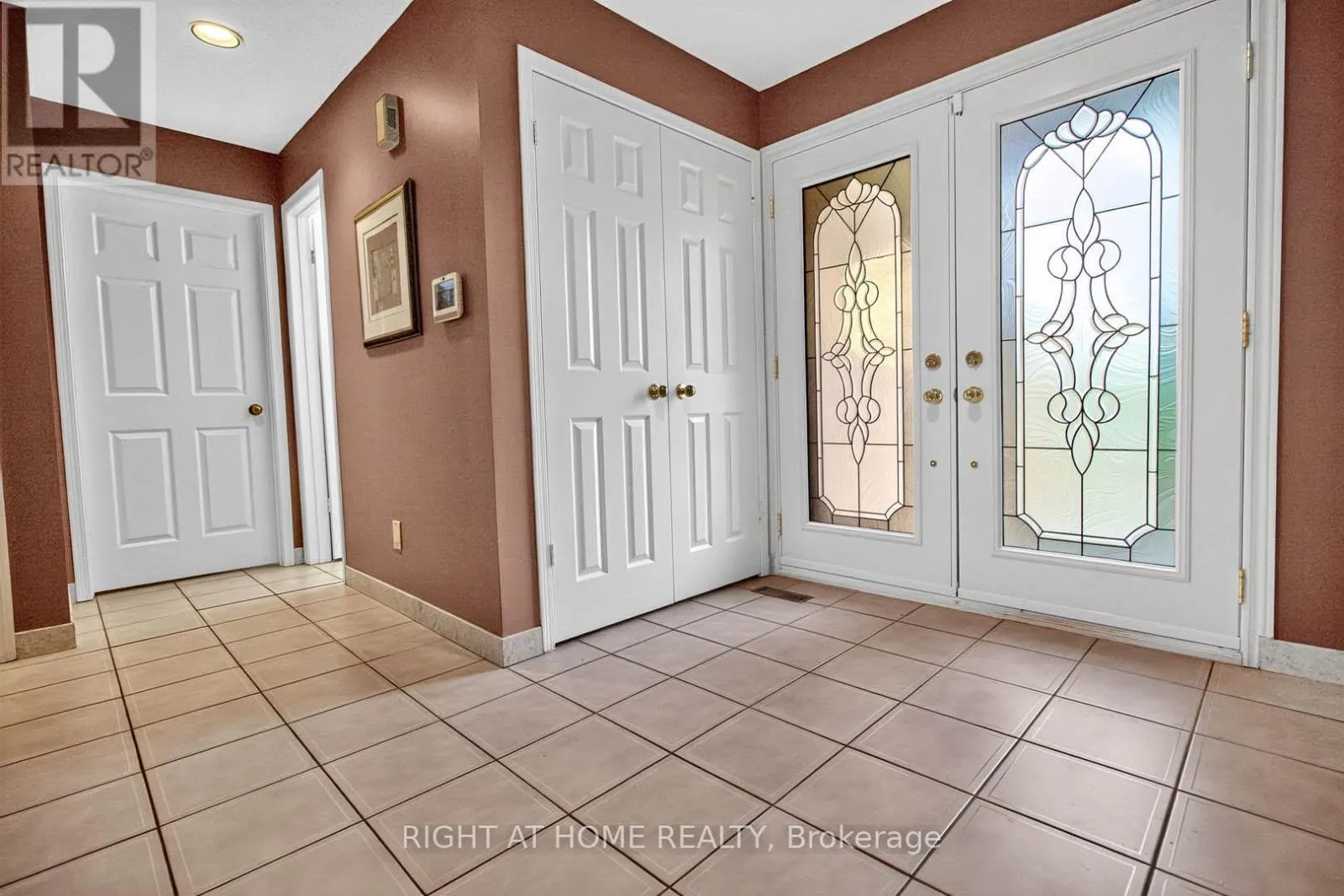 1084 GRANDEUR CRESCENT