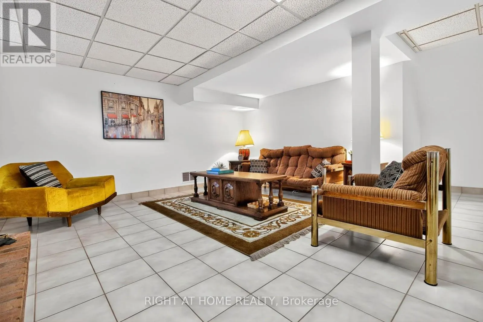 1084 GRANDEUR CRESCENT