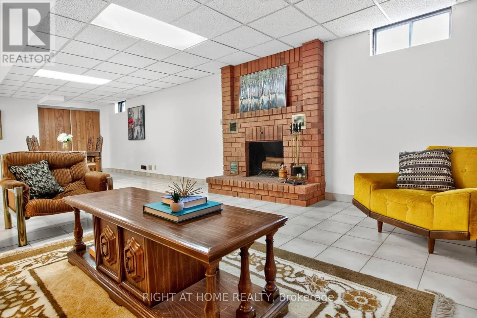 1084 GRANDEUR CRESCENT