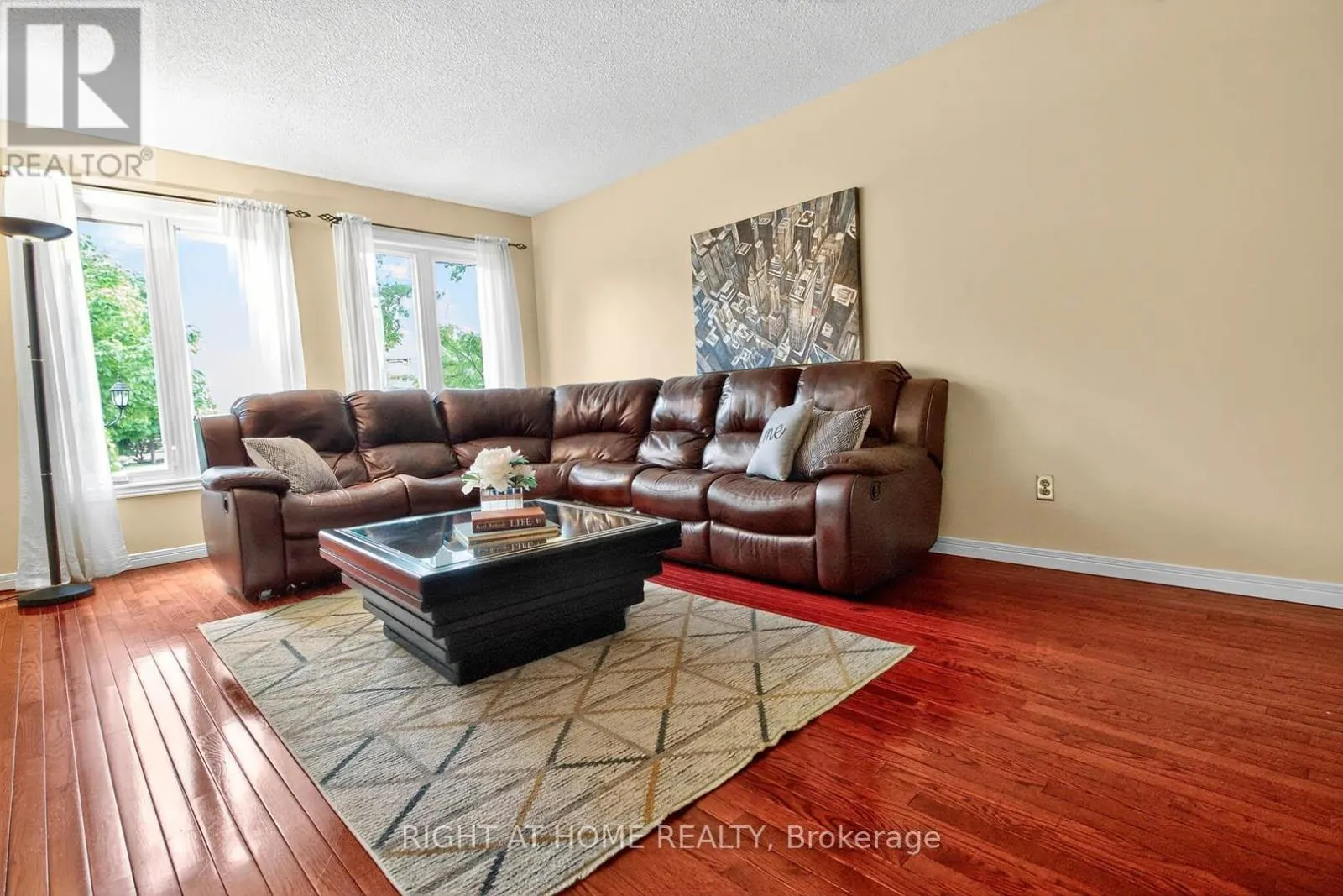 1084 GRANDEUR CRESCENT